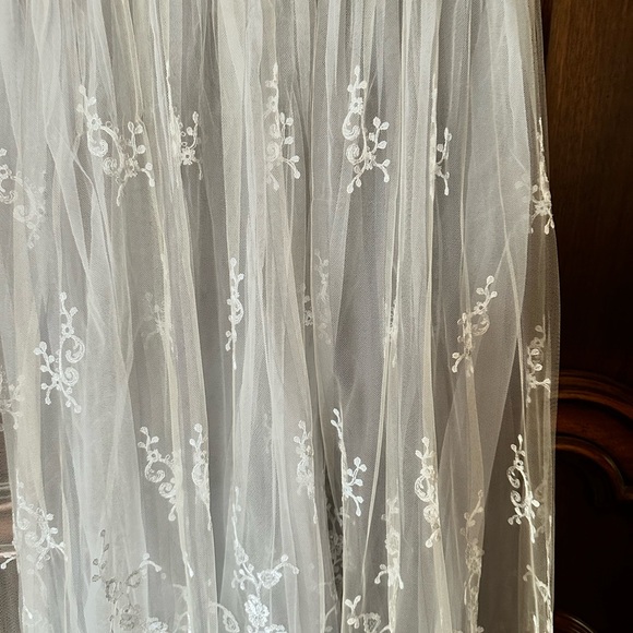 Stunning custom wedding gown or formal wear dress - Picture 6 of 9